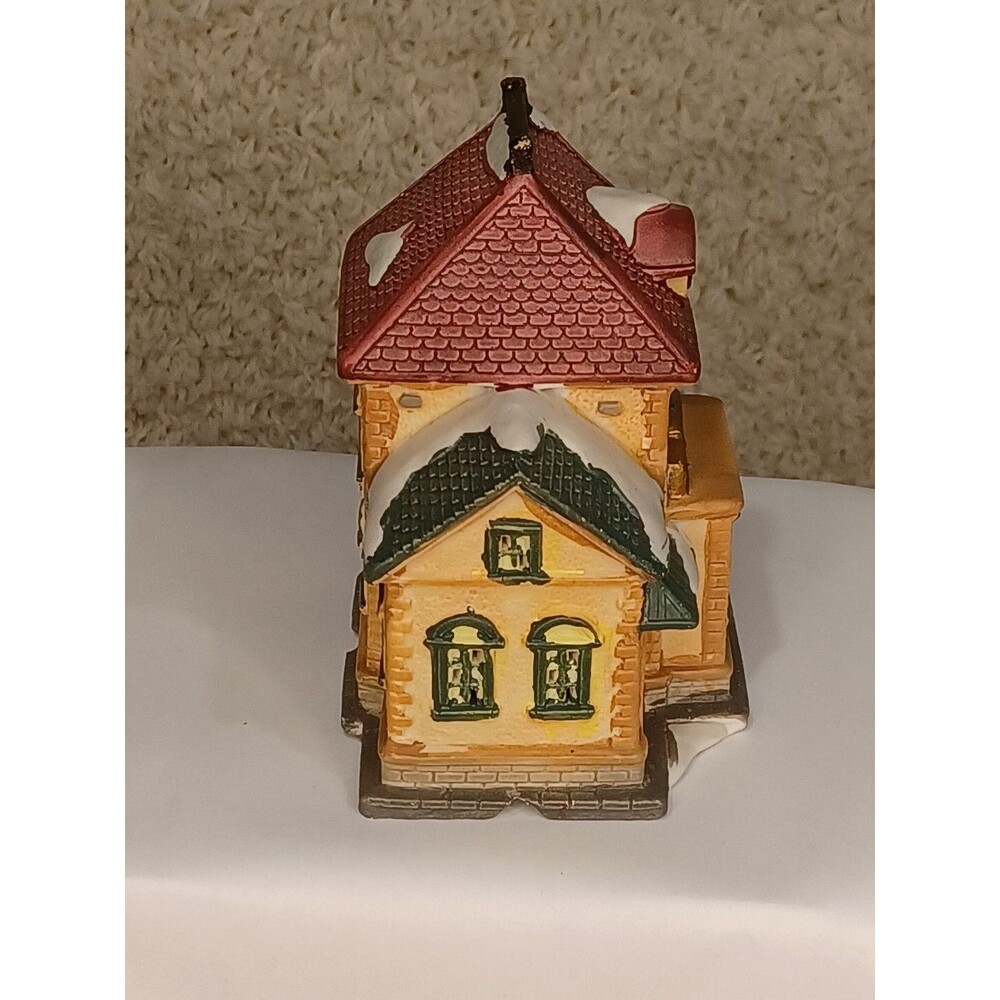 Vintage Christmas Village Station House Ceramic Light Up Train Depot Putz MCM - Picture 4 of 8